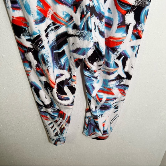 No Boundaries Super Soft Capri Legging White Neon Geometric XXL 19 - Picture 8 of 9